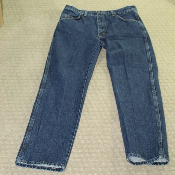 Wrangler Premium Men's 34x32 Medium Wash Blue Cotton Denim Straight Leg Jeans - Picture 1 of 6